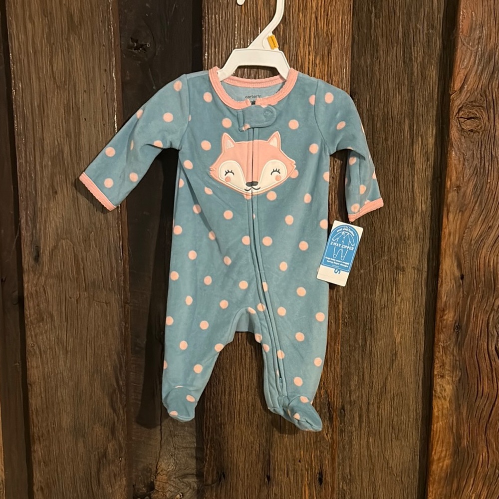 Carters 2 way zipper sleeper newborn. NTW CUTE  GIRL